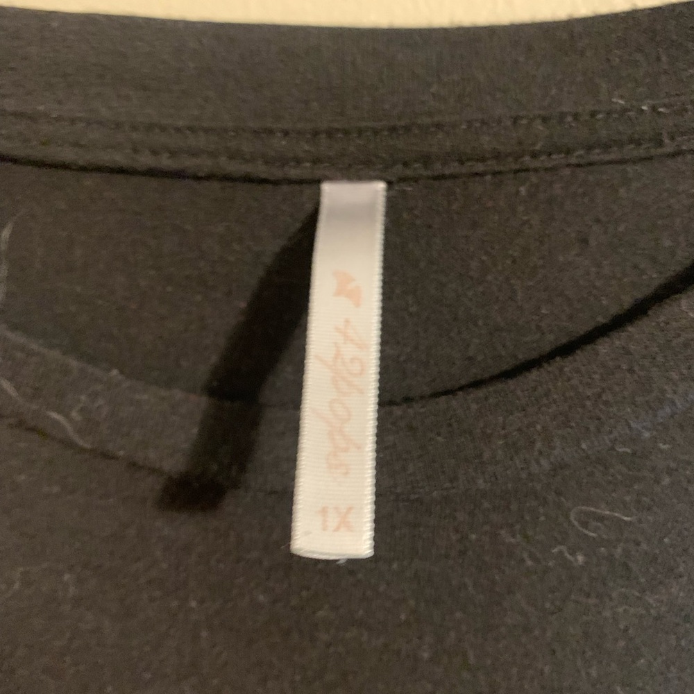 3/$32 42 Pops Size 1X cuffed short-sleeved black tie waist tunic. - Picture 4 of 6